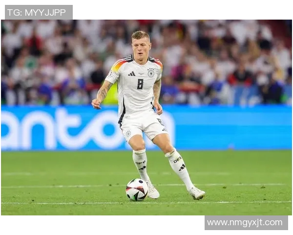 公认最帅足球明星揭晓他的魅力与风采背后的故事与成就 公认最帅足球明星揭晓他的魅力与风采背后的故事与成就